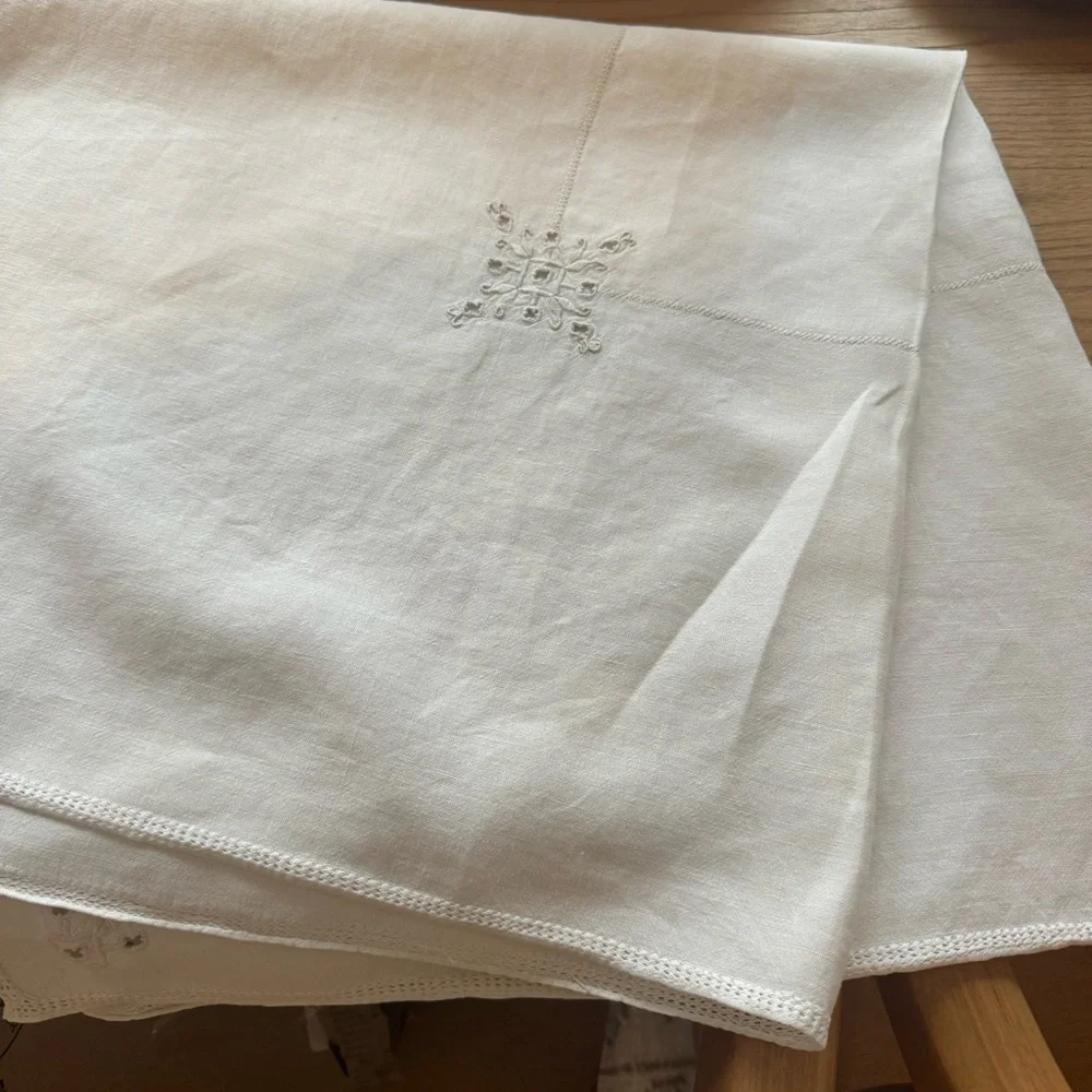 Vintage Tablecloth Linen Square Embroidered Lace 34” x 34” Table Cloth